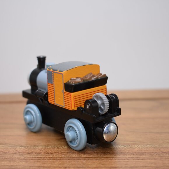 BASH 2012 - Thomas & Friends Wooden Railway Train Engine Magnetics Y4383 - Picture 4 of 7